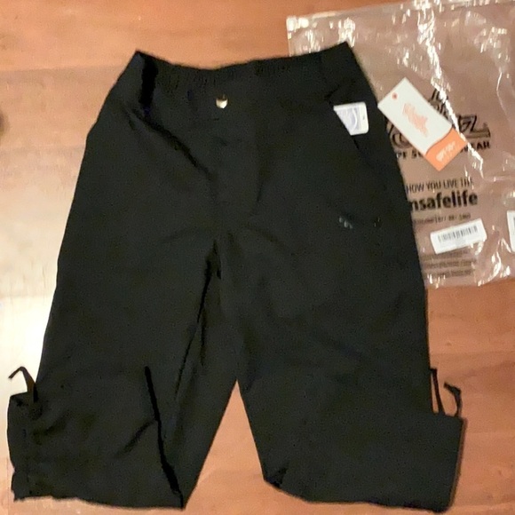 NEW, UPF 50 Black Capris, XS - Picture 2 of 8